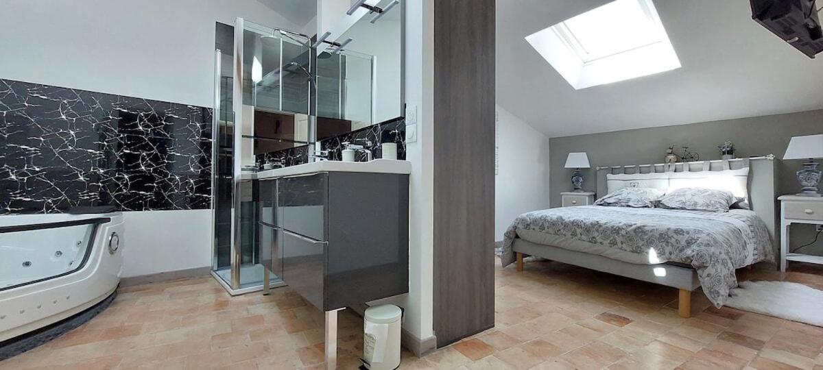 Le Lavandin Classe 3 Etoiles Riez Bagian luar foto